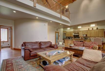 Blue Lantern Lodge - Big Lake, Alaska