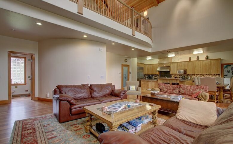 Blue Lantern Lodge - Big Lake, Alaska