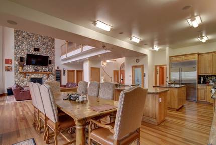 Blue Lantern Lodge - Big Lake, Alaska