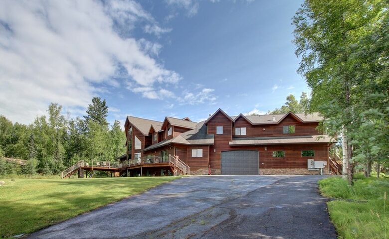 Blue Lantern Lodge - Big Lake, Alaska