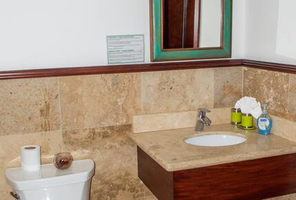 Pristine Bay 3 Bedroom Residence 1103 - Roatan, Honduras