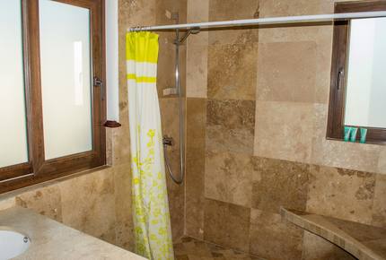 Pristine Bay 3 Bedroom Residence 1103 - Roatan, Honduras